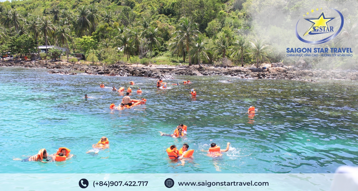 Tắm biển - Tour Đảo Nam Du