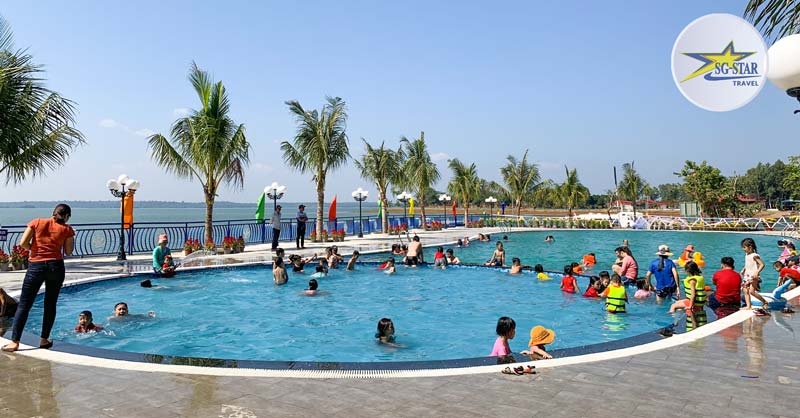 Khu vực bể bơi tại KDL - Tour Du Lịch Đảo Ó 1 Ngày