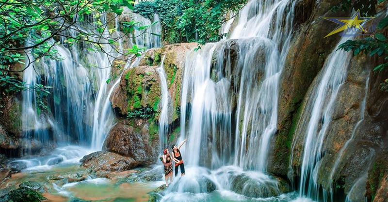 Top những địa điểm du lịch Tết miền Bắc cùng gia đình 2025 | Saigon Star Travel Check-in thác Dải Yếm