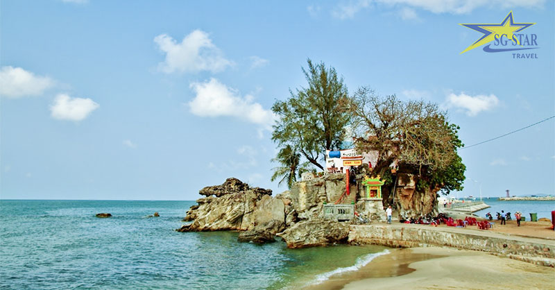 Du Lịch Tết Phú Quốc - Kế Hoạch Cho Chuyến Đi Đầu Năm 2025 | Saigon Star Travel Chiêm bái tại Dinh Cậu
