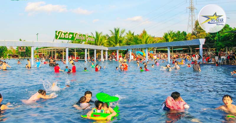 Tour Thảo Thiện Garden 1 Ngày - "Đà Lạt" Trong Lòng Long Khánh | Saigon Star Travel Hồ bơi rộng lớn trong Khu du lịch