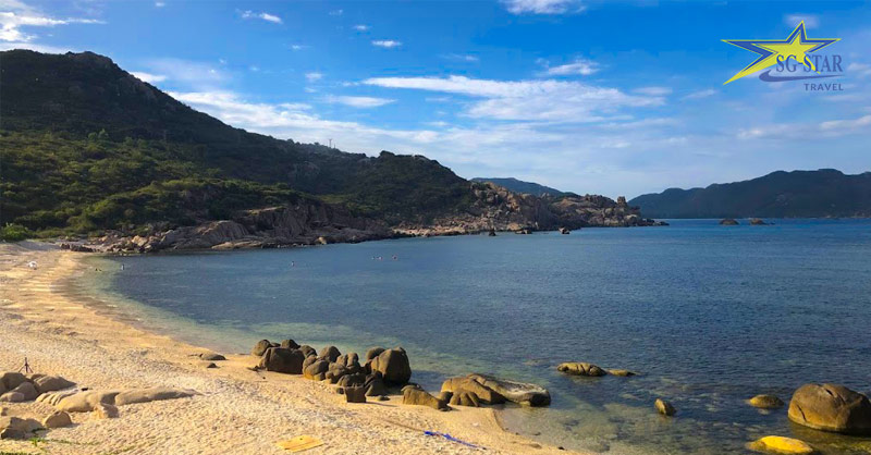 Tour du lịch Tứ Bình 2 ngày 1 đêm – Bộ tứ hòn đảo thơ mộng nhất Nha Trang | Saigon Star Travel Bãi Chướng – Nơi đón bình minh tuyệt nhất trên biển