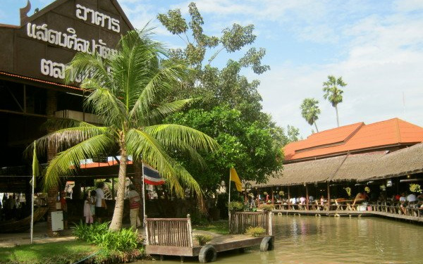 tour hanh huong thai lan tham quan xu so chua vang 2
