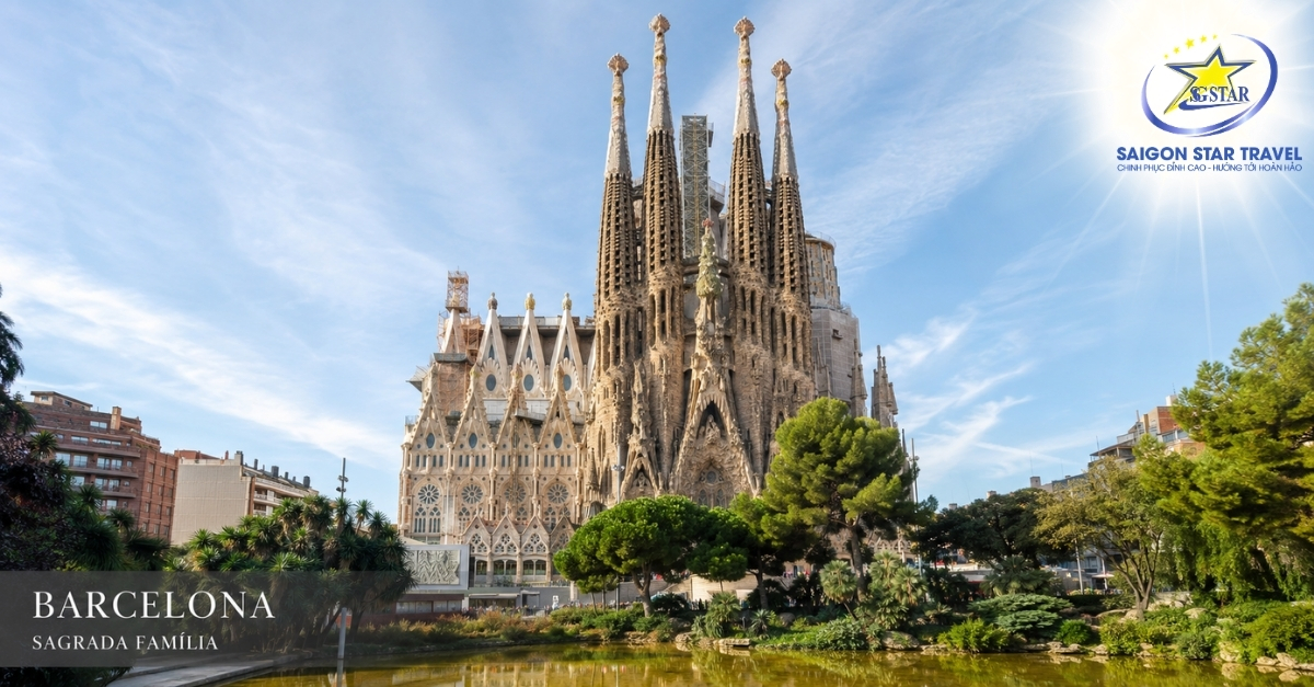 Sagrada Familia Barcelona trong Tour Nam Âu 4 nước