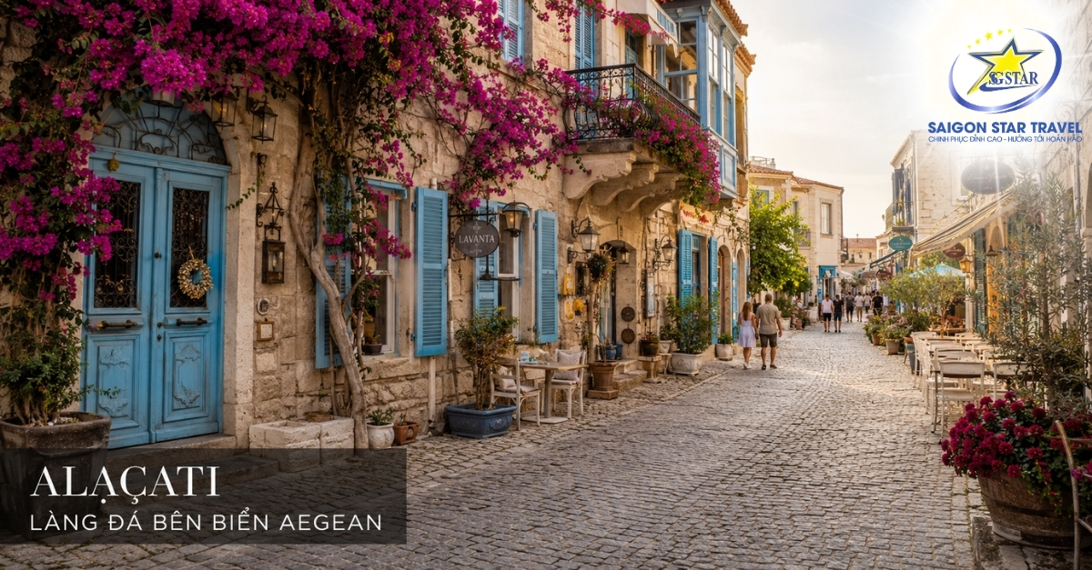 Làng Alacati với nhà đá và hoa giấy trong Tour Thổ Nhĩ Kỳ