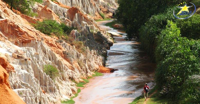 Suối Tiên Mũi Né | Saigon Star Travel Suối Tiên Mũi Né với vách cát tự nhiên ấn tượng trong tour xe Jeep