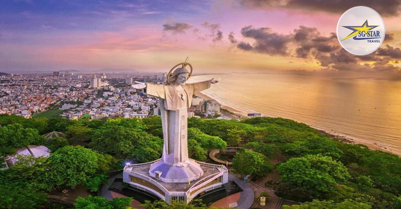 30/4 Ở Vũng Tàu Có Gì Vui? Nên Đi Chơi Ở Đâu Vũng Tàu? | Saigon Star Travel Tượng chúa Giêsu Kito dang rộng hai tay