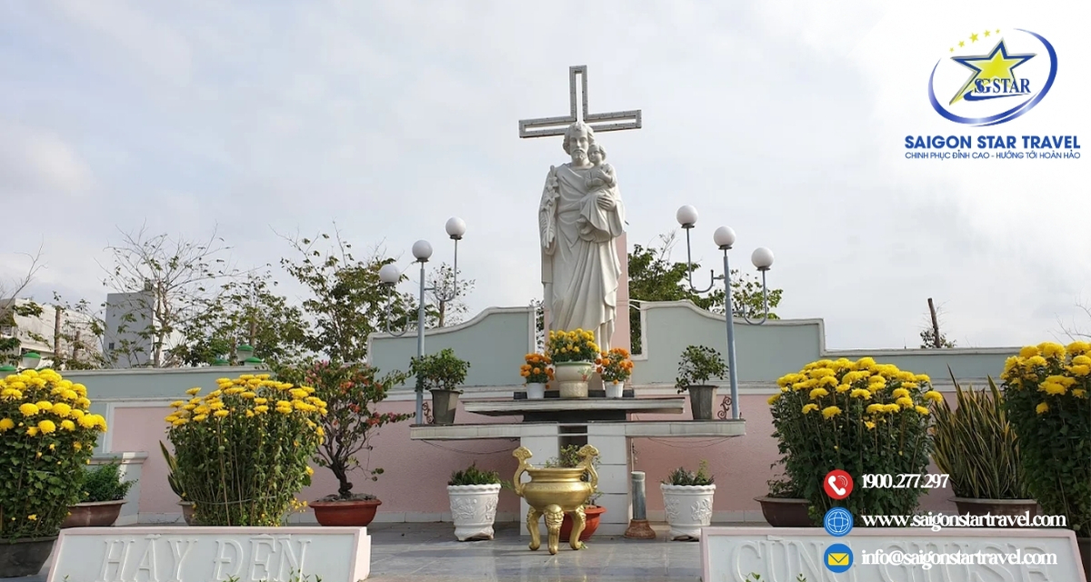 Tượng Chúa Giêsu tại nhà thờ Tuy Hòa