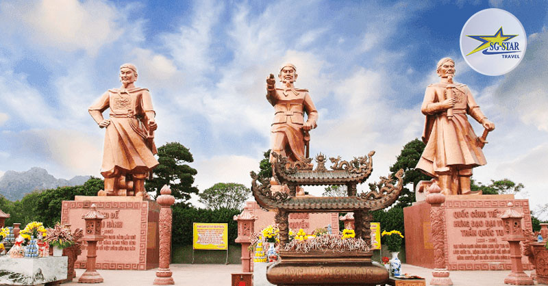 Tượng đài các anh hùng tại di tích bãi cọc Bạch Đằng Tượng đài các anh hùng tại di tích bãi cọc Bạch Đằng