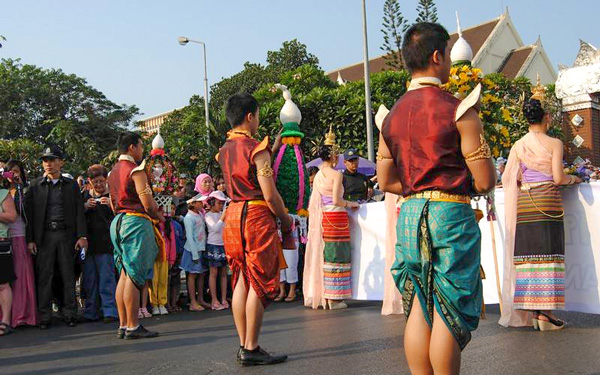 Văn hoá độc đáo qua trang phục truyền thống Thái Lan | Saigon Star Travel van hoa doc dao qua trang phuc truyen thai lan 1