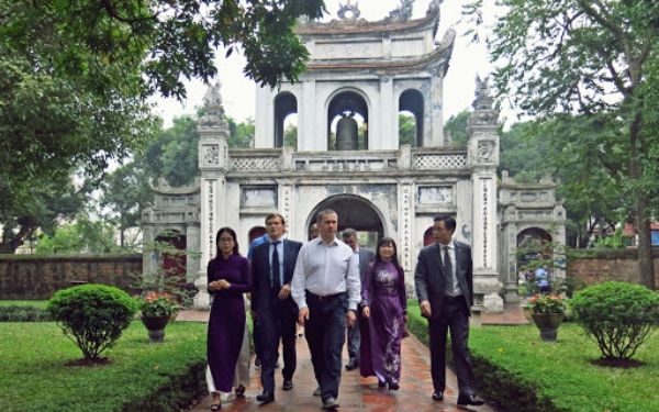 van mieu quoc tu giam ghe tham truong dai hoc dau tien cua viet nam 6