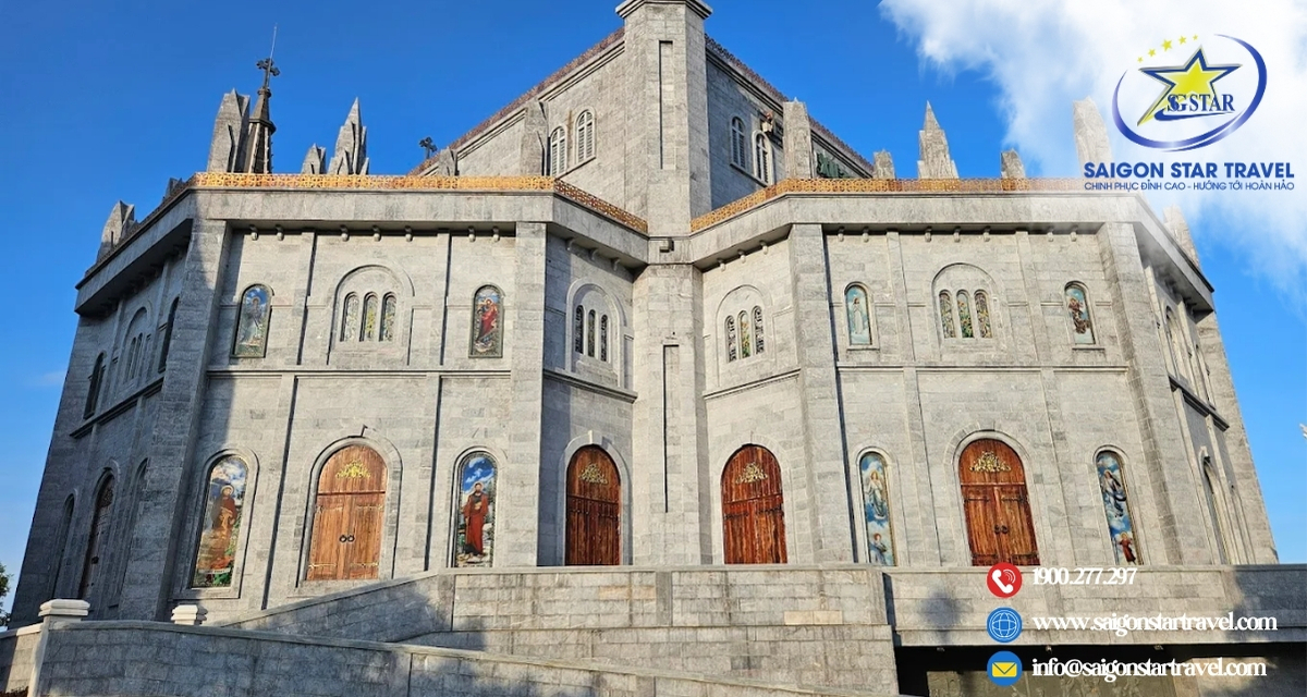 Vẻ đẹp kiến trúc nhà thờ Tam Tòa