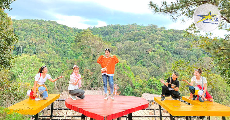 Hoa Sơn Điền Trang là địa điểm check-in tập thể rất đẹp