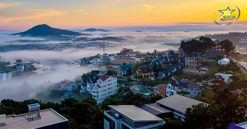 Biển mây vào sáng sớm có thể nhìn ngắm từ Villa