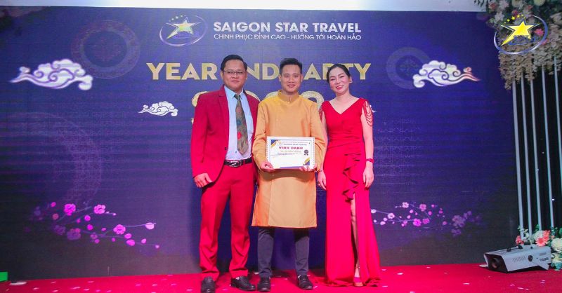 Saigon Star Travel Khai tiệc “Year End Party” Chào 2024 | Saigon Star Travel Tuyên dương khen thưởng cá nhân có thành tích xuất sắc năm 2023