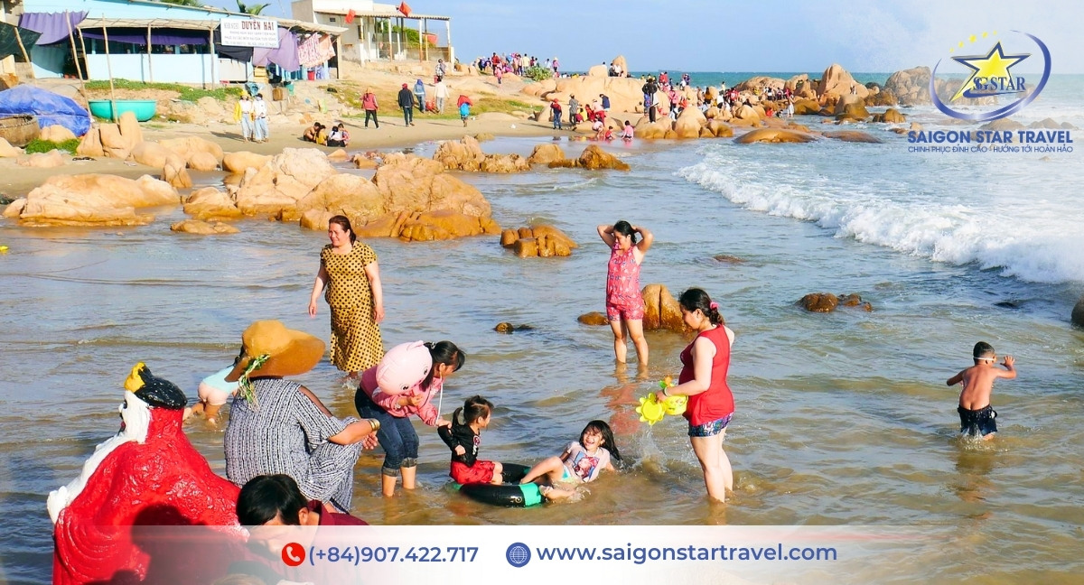 Bãi tắm Cổ Thạch - Tour Thầy Thím Cổ Thạch 3 ngày 2 đêm