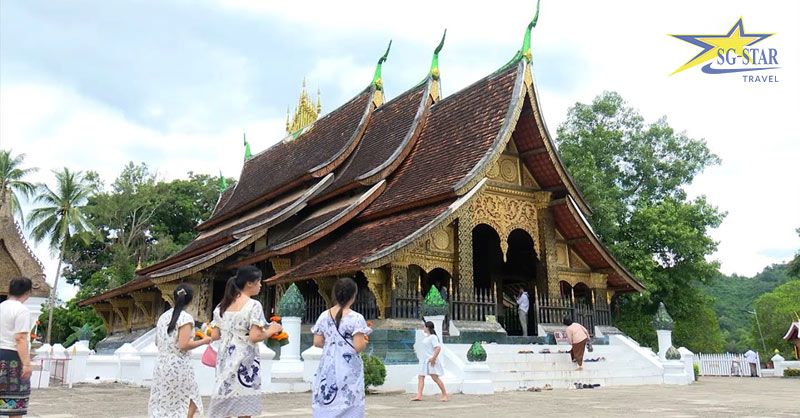 Tour Du Lịch Lào 4 Ngày 3 Đêm – Tượng Đài Chiến Thắng Patuxay
