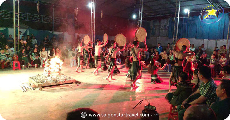 Combo Đà Lạt 3 ngày 2 đêm | Giao lưu lửa trại dưới chân núi Lang Biang