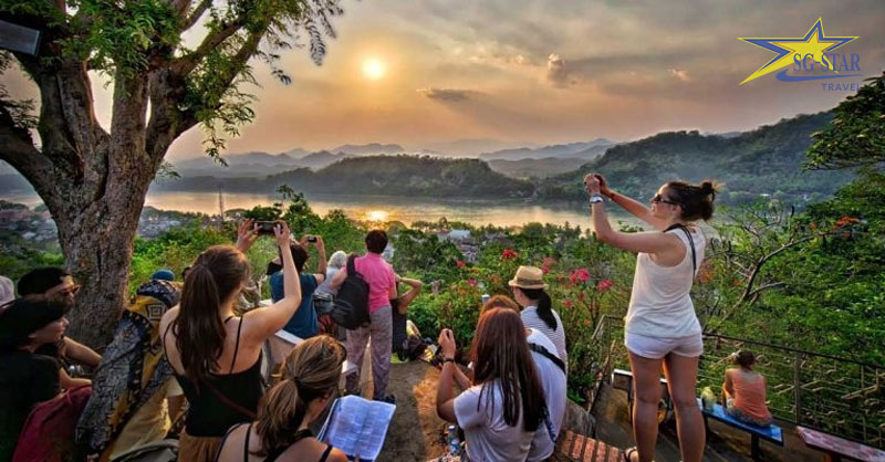 Tour Du Lịch Lào 4 Ngày 3 Đêm – Tượng Đài Chiến Thắng Patuxay