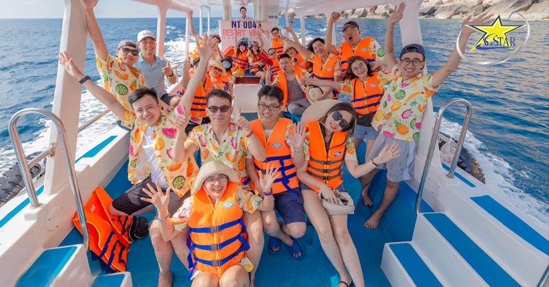 Vé Tàu Đáy Kính Ngắm San Hô Tham Quan Vịnh Vĩnh Hy