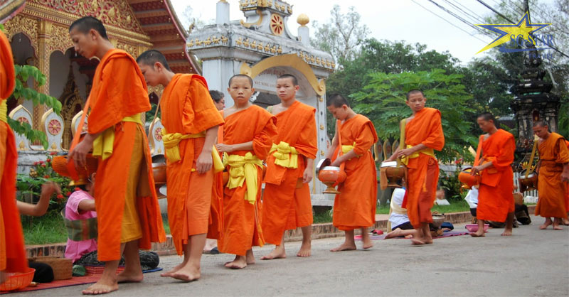 Tour Du Lịch Lào 4 Ngày 3 Đêm – Tượng Đài Chiến Thắng Patuxay
