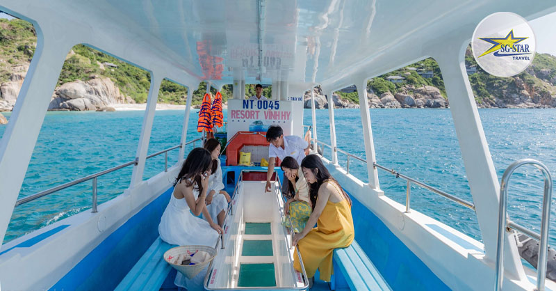 Vé Tàu Đáy Kính Ngắm San Hô Tham Quan Vịnh Vĩnh Hy