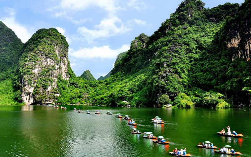 Hanoi - Hoa Lu - Tam Coc - Hang Mua - Bai Dinh - Trang An 2N1D Tour