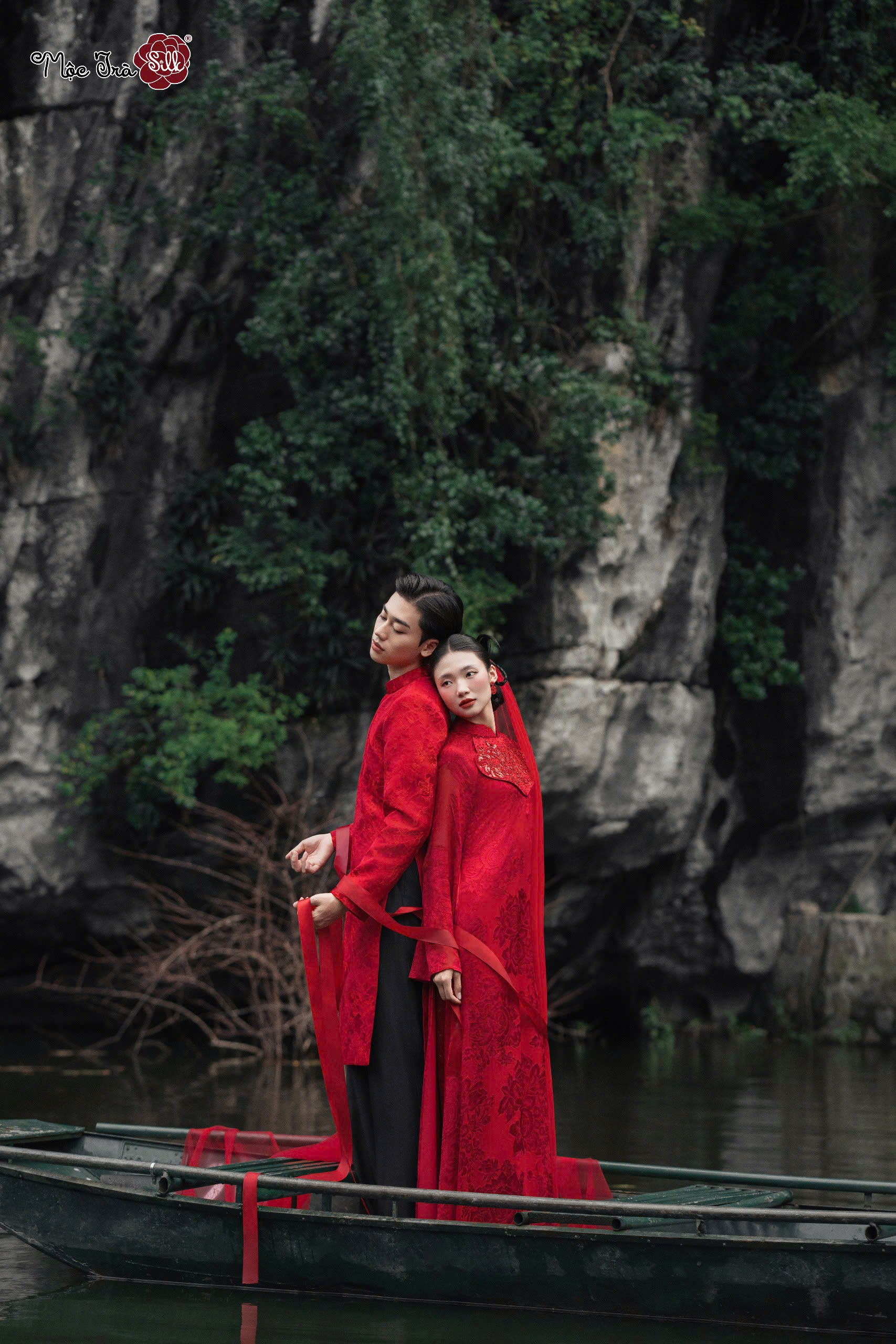 Áo dài Hồng Liên