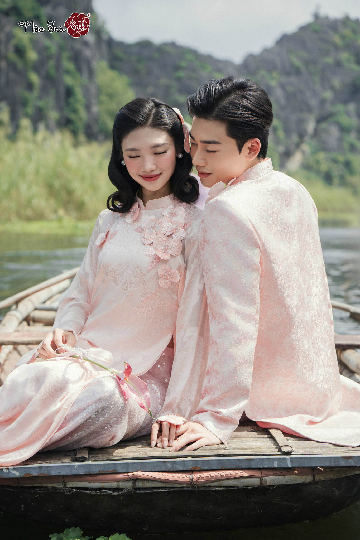 Áo dài Nguyệt Hồng