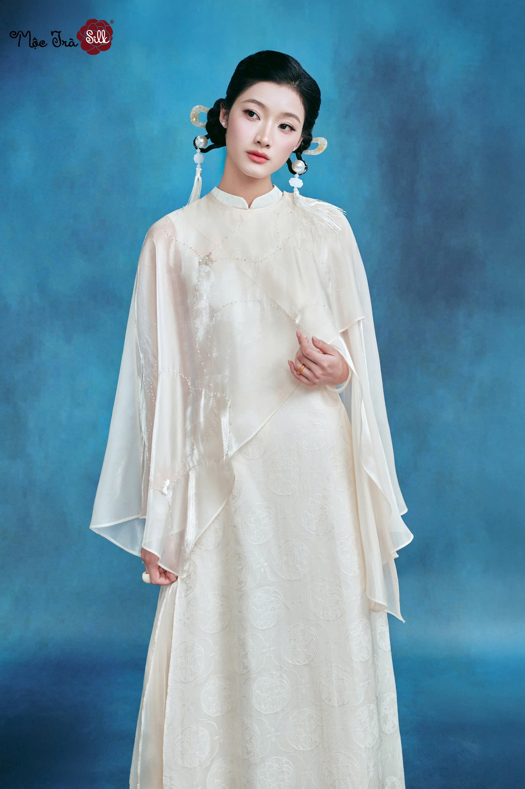 Áo dài Bạch Tinh Sương