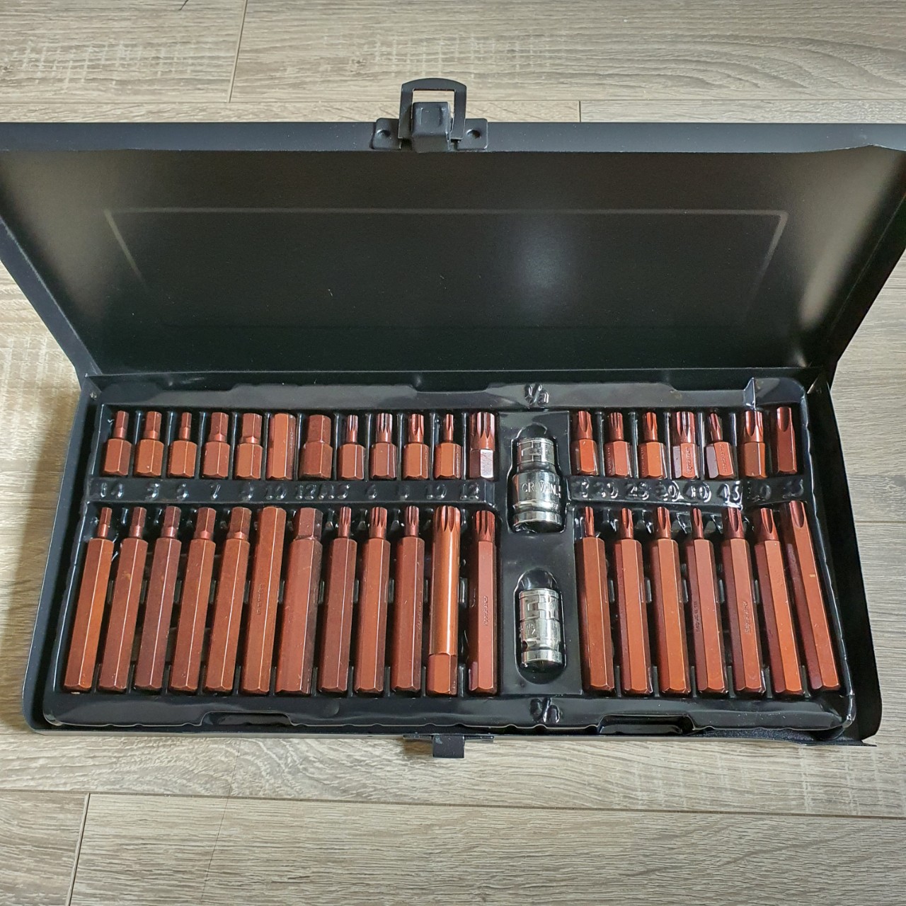 Bộ tuýp lục giác hoa thị 40 chi tiết K-7259  Kapusi, đựng trong hộp thép sơn tĩnh điện