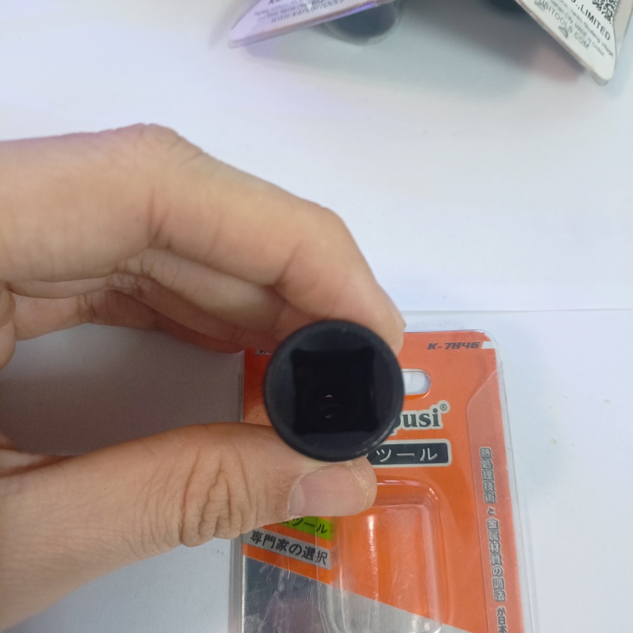 Đầu Chuyển Mở Ốc Sang Bắt Vít Kapusi K-7846 làm từ chất liệu thép CR-V, có đầu bi giữ chống trượt