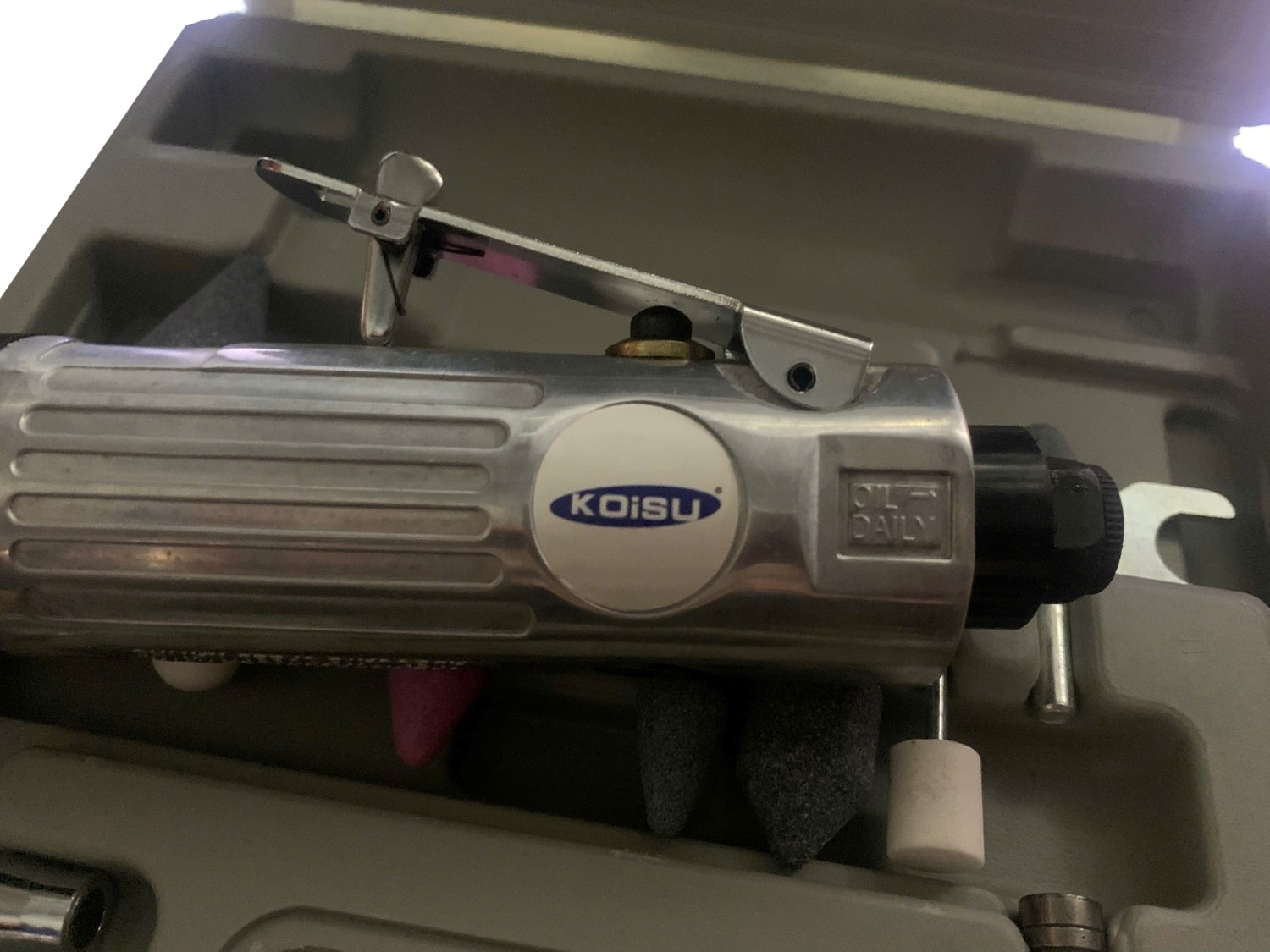 Bộ Máy Mài Hơi Khí Nén KOISU hãng KOURITSU Kèm 10 Đầu Mài Chuyên Dụng Vá Săm Lốp Tốc Độ 22000 Vòng/Phút Áp 90PSI