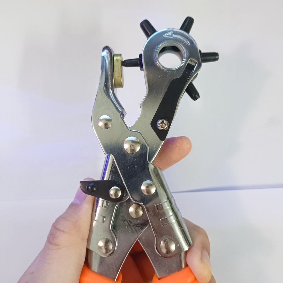 Kìm Bấm Lỗ Dây Nịt Kapusi K-8158 thép carbon, cán được bọc nhựa, có trợ lực