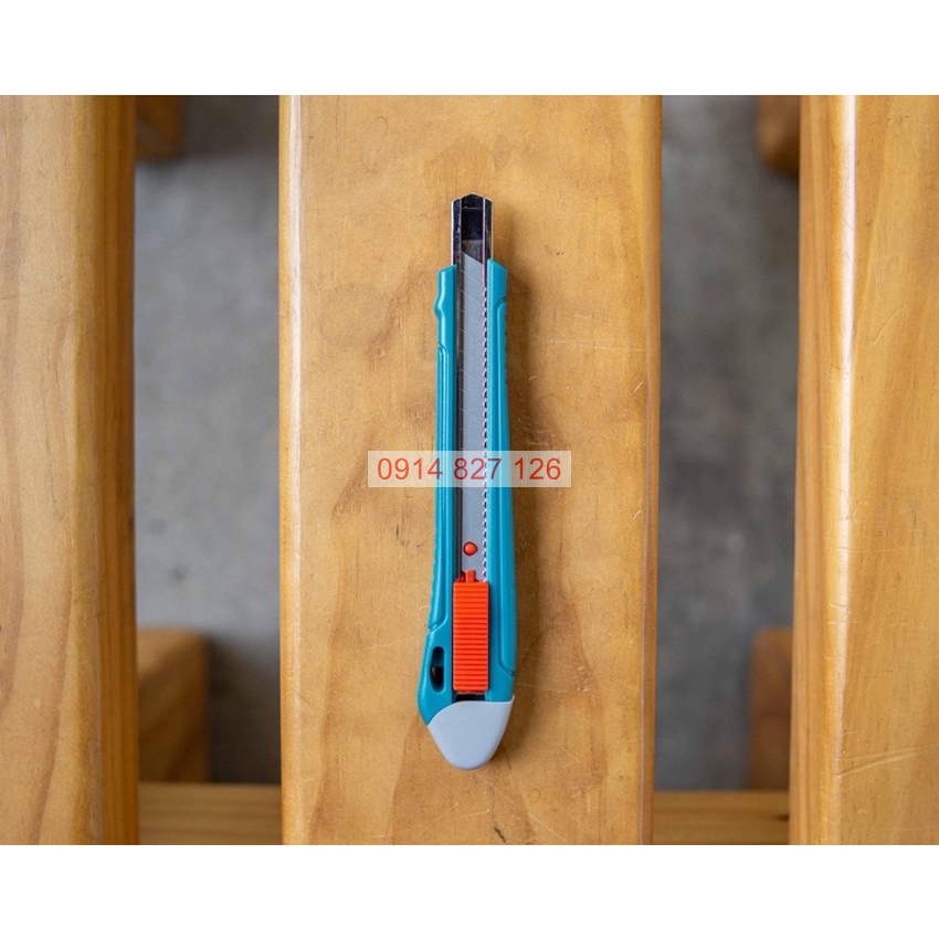 Dao rọc giấy Total THT5110916 150mm có sẵn lưỡi dao làm từ chất liệu thép không gỉ