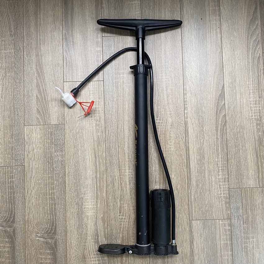 Bơm xe bằng tay có đồng hồ K-3038 Kapusi dây dẫn cao su chất lượng tốt bền bỉ