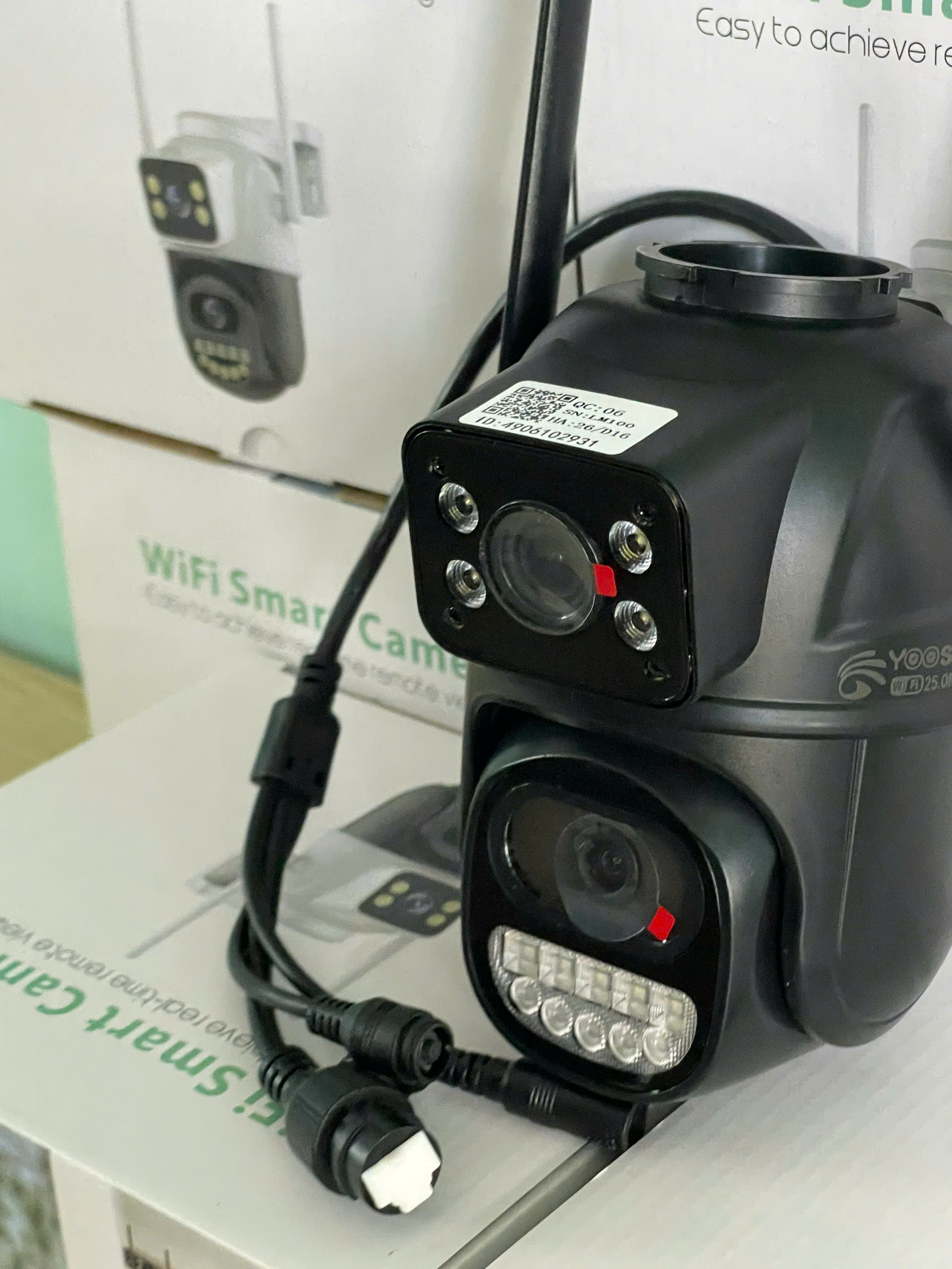 Camera Wifi YS-09 ngoài trời màu ĐEN, 2 mắt 2 khung hình, cổng sạc Tròn lớn 12V2A, Có màu ban đêm, Xoay 360 độ , Đàm thoại, Báo động siêu to, Có cổng LAN dự phòng, có Nút Reset