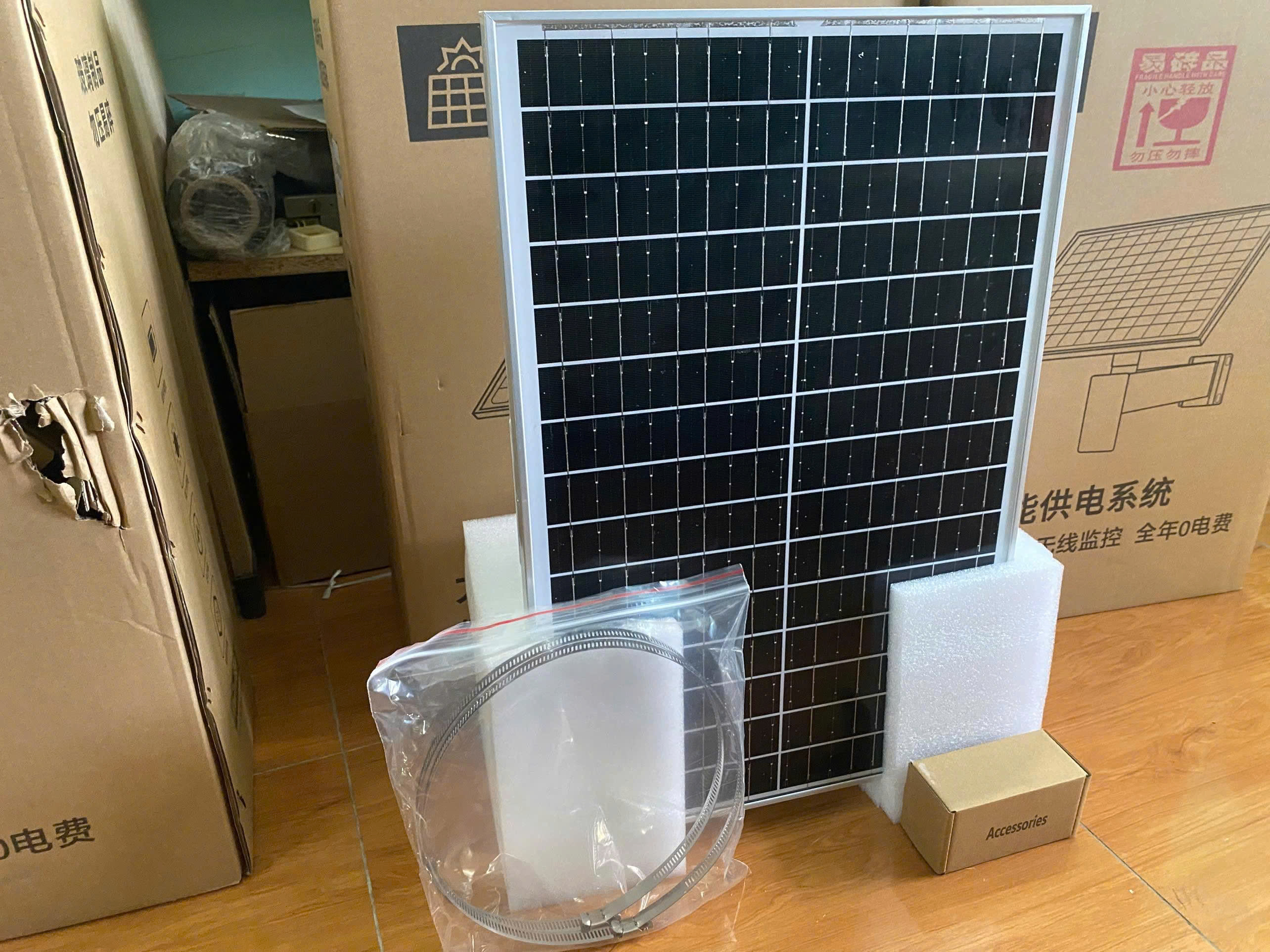 (Kèm cam tặng QUÀ) Tấm Panel Năng lượng mặt trời 12V dành cho tất cả 4G Camera nguồn 12V các hãng như Imou, Ezviz, Hikvision, Dahua, Kabe, Yoosee... Công suất sạc 40W-80W và Pin 20Ah-30Ah | Bảo hành 12 Tháng, riêng PIN 6 Tháng | LƯU Ý: ko bảo hành rơi vỡ do chành xe vận chuyển | Áp dụng thùng 3 Cái, mua lẻ +50k