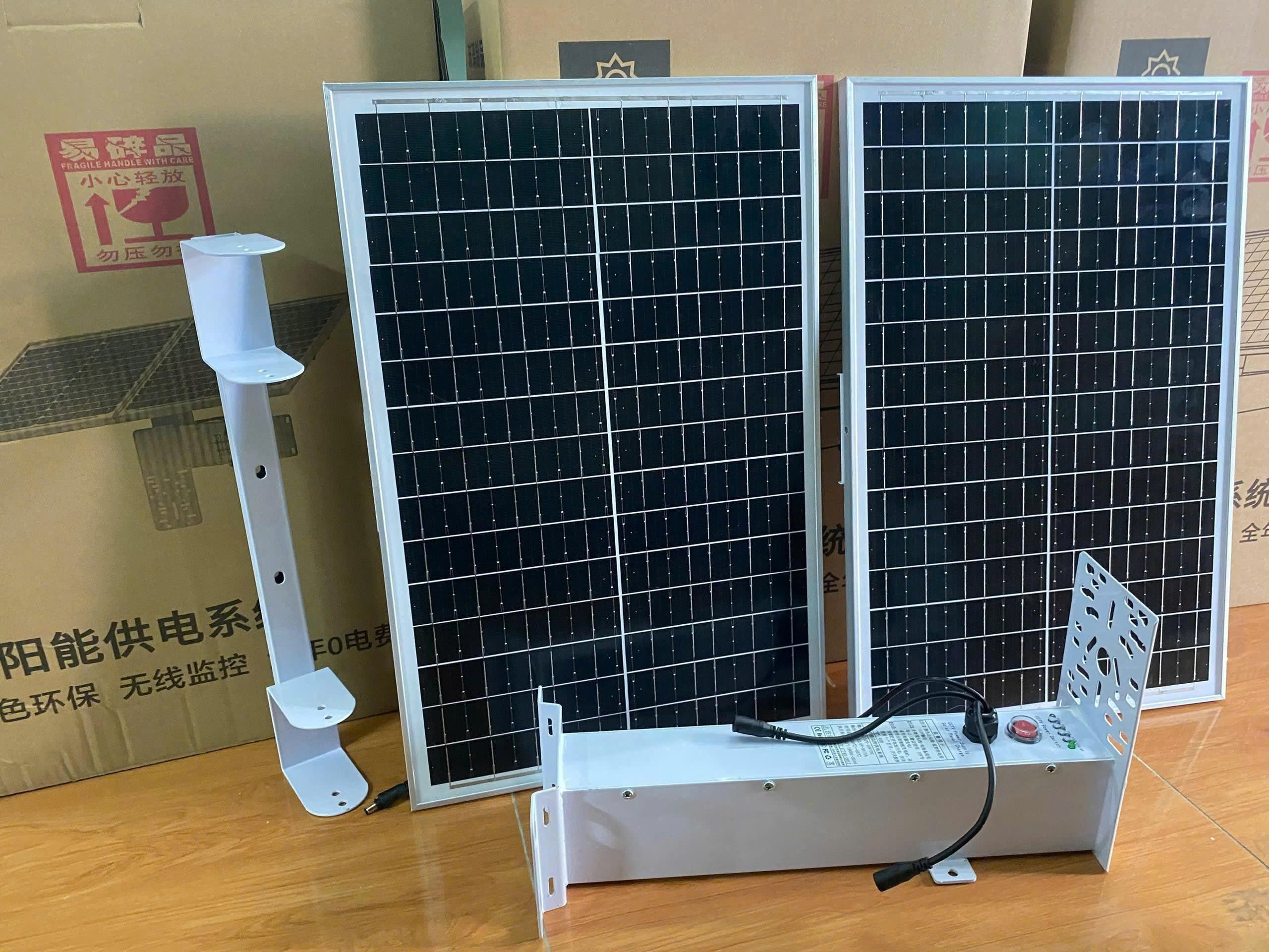 (Kèm cam tặng QUÀ) Tấm Panel Năng lượng mặt trời 12V dành cho tất cả 4G Camera nguồn 12V các hãng như Imou, Ezviz, Hikvision, Dahua, Kabe, Yoosee... Công suất sạc 40W-80W và Pin 20Ah-30Ah | Bảo hành 12 Tháng, riêng PIN 6 Tháng | LƯU Ý: ko bảo hành rơi vỡ do chành xe vận chuyển | Áp dụng thùng 3 Cái, mua lẻ +50k