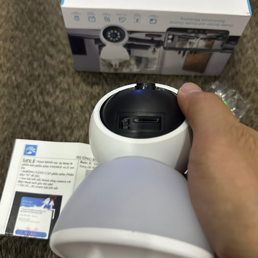 Camera Wifi YS-01 tích hợp BÓNG ĐÈN, cổng sạc CHUI ĐÈN E27, Có màu ban đêm, Xoay 360 độ , Đàm thoại, Báo động siêu to