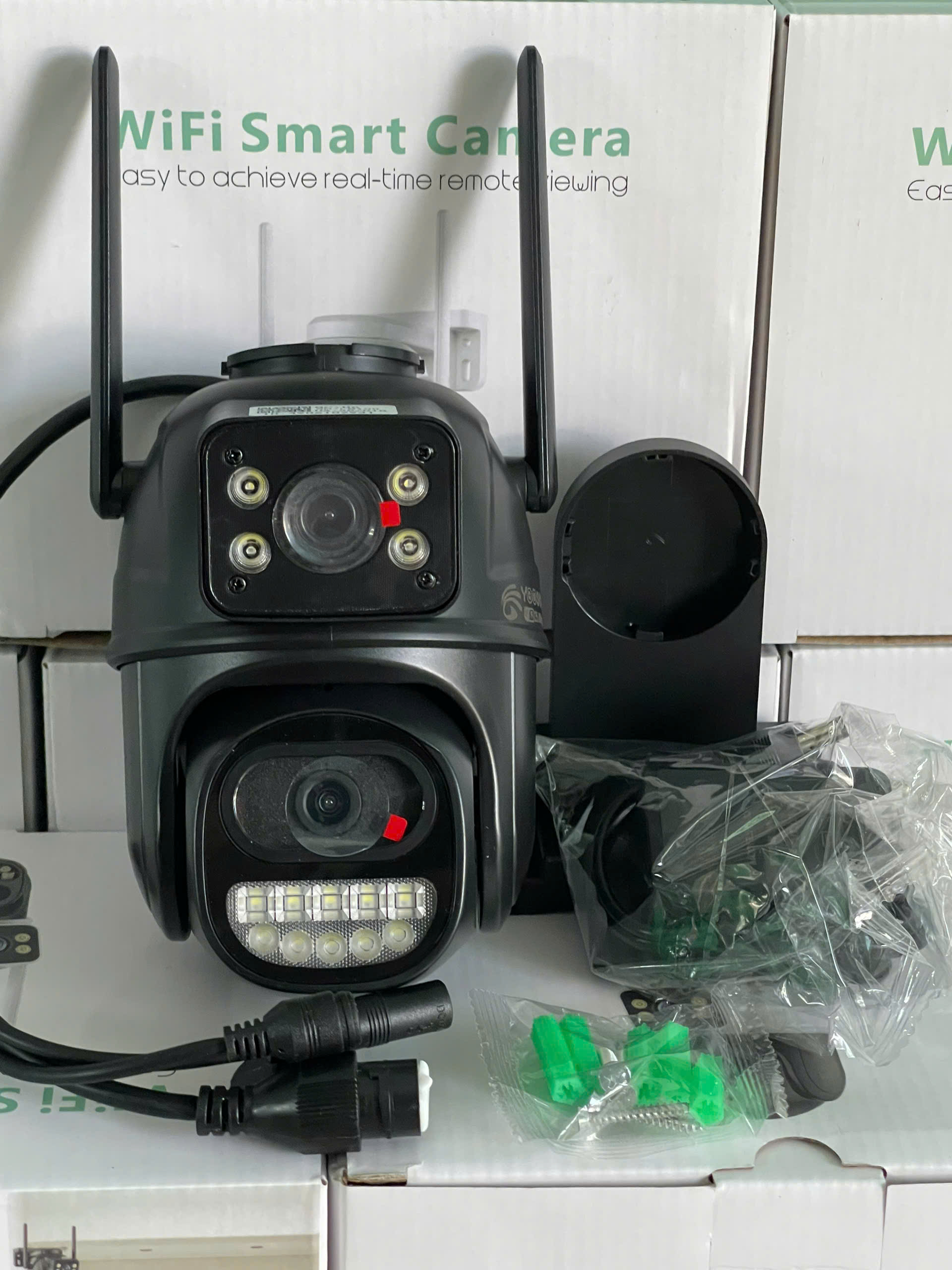 Camera Wifi YS-09 ngoài trời màu ĐEN, 2 mắt 2 khung hình, cổng sạc Tròn lớn 12V2A, Có màu ban đêm, Xoay 360 độ , Đàm thoại, Báo động siêu to, Có cổng LAN dự phòng, có Nút Reset