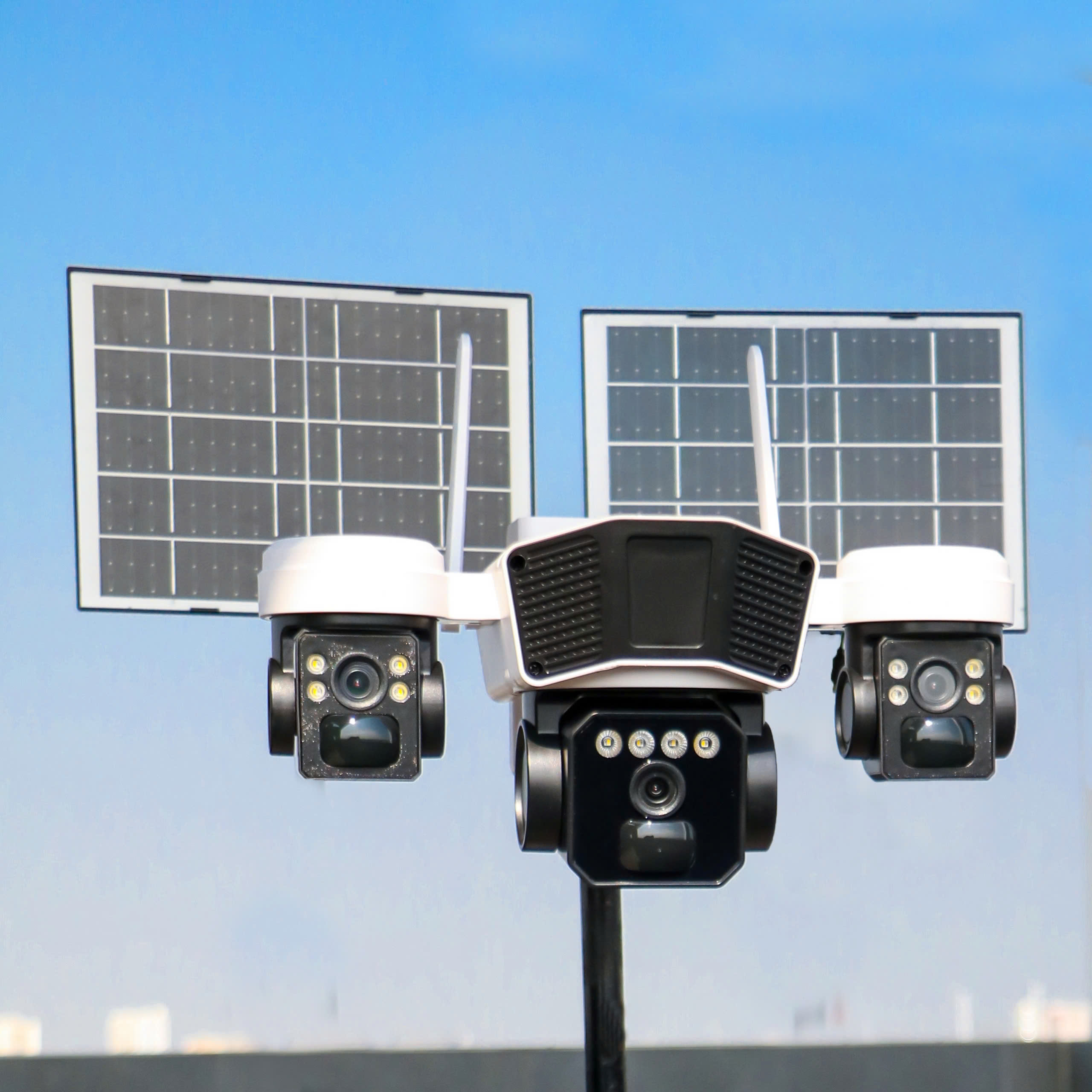 Camera sim 4G OK.AM-PRO T11 với 2 tấm pin năng lượng mặt trời, với 3 mắt độc lập (Sim 4G, sẵn pin NLMT, chân đế linh hoạt, xoay 360 độ , đàm thoại, có màu, thùng 12 hộp)