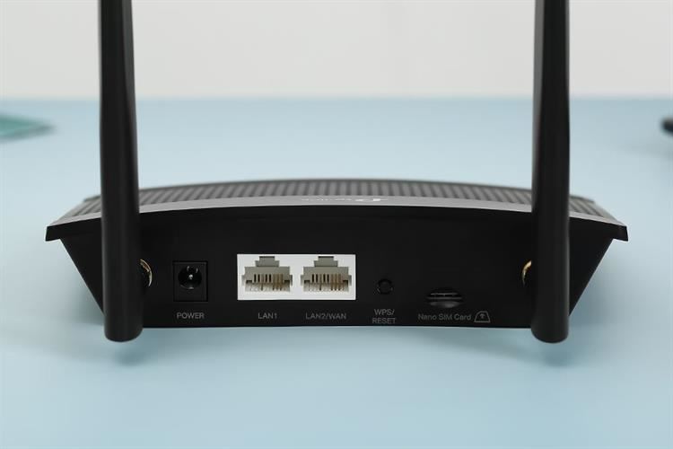 Bộ phát WiFi từ Sim 4G TP-Link Mr100 (Hai râu, hai cổng LAN, để bàn)