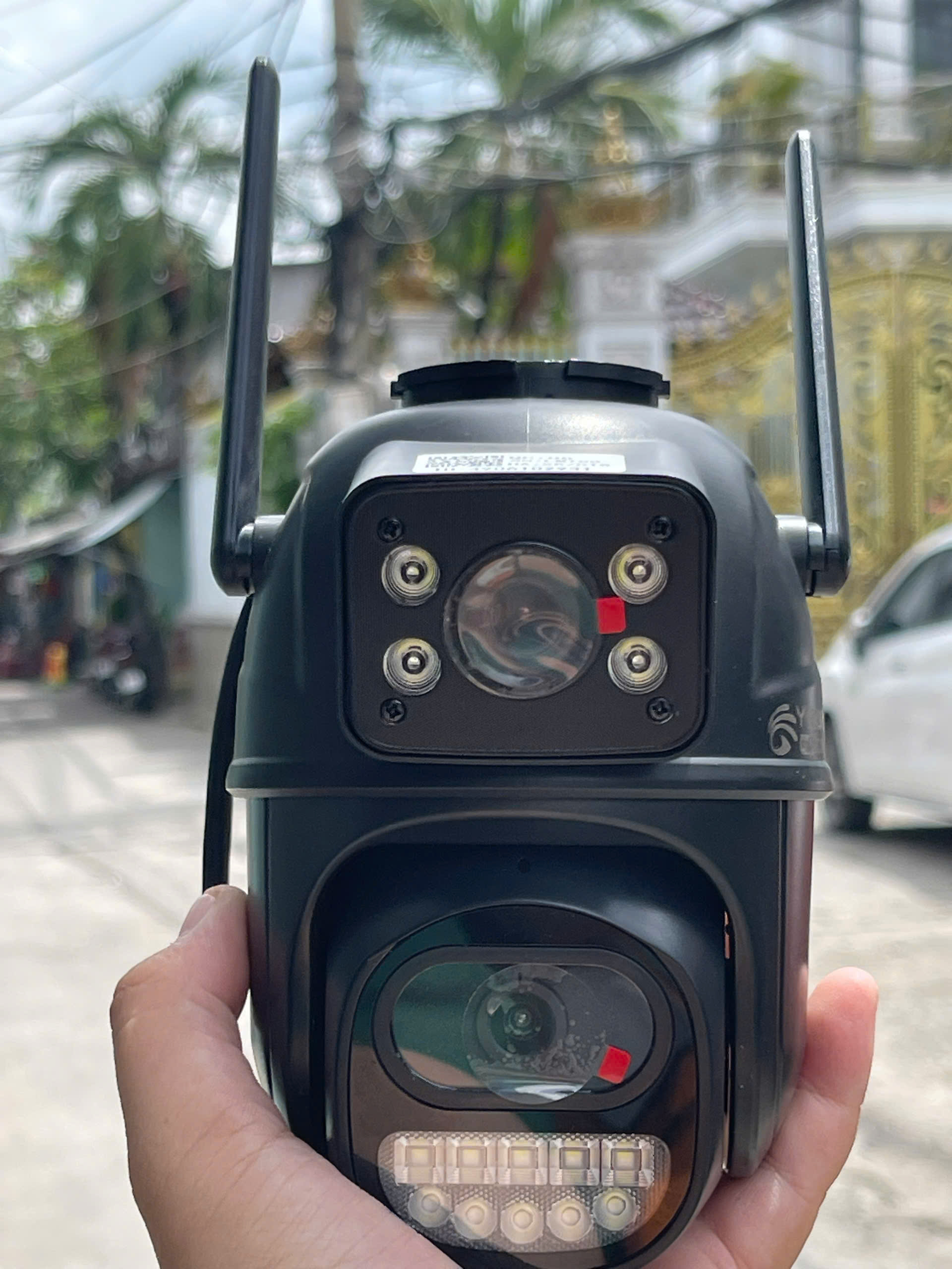 Camera Wifi YS-09 ngoài trời màu ĐEN, 2 mắt 2 khung hình, cổng sạc Tròn lớn 12V2A, Có màu ban đêm, Xoay 360 độ , Đàm thoại, Báo động siêu to, Có cổng LAN dự phòng, có Nút Reset