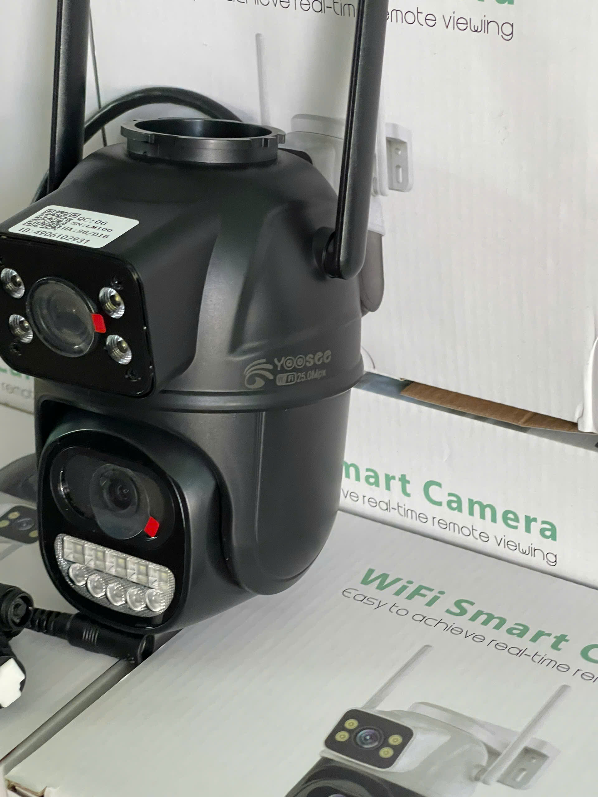 Camera Wifi YS-09 ngoài trời màu ĐEN, 2 mắt 2 khung hình, cổng sạc Tròn lớn 12V2A, Có màu ban đêm, Xoay 360 độ , Đàm thoại, Báo động siêu to, Có cổng LAN dự phòng, có Nút Reset