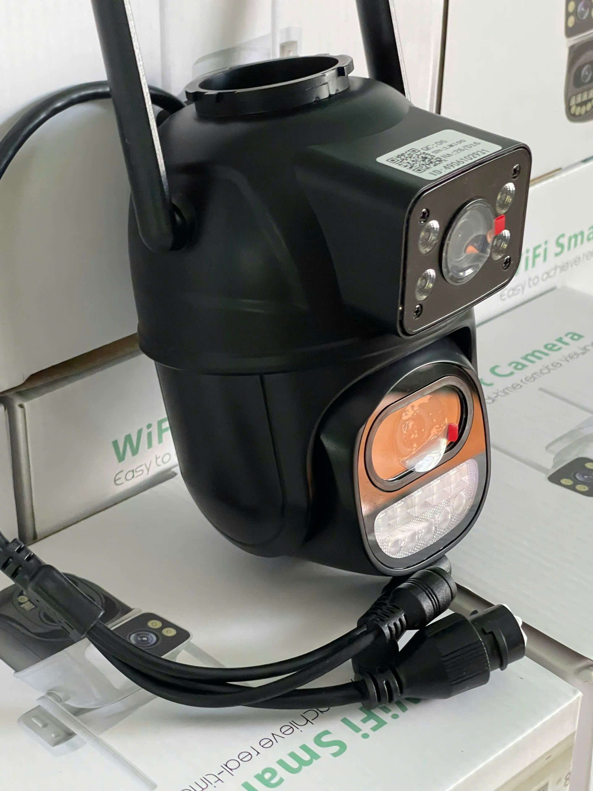 Camera Wifi YS-09 ngoài trời màu ĐEN, 2 mắt 2 khung hình, cổng sạc Tròn lớn 12V2A, Có màu ban đêm, Xoay 360 độ , Đàm thoại, Báo động siêu to, Có cổng LAN dự phòng, có Nút Reset