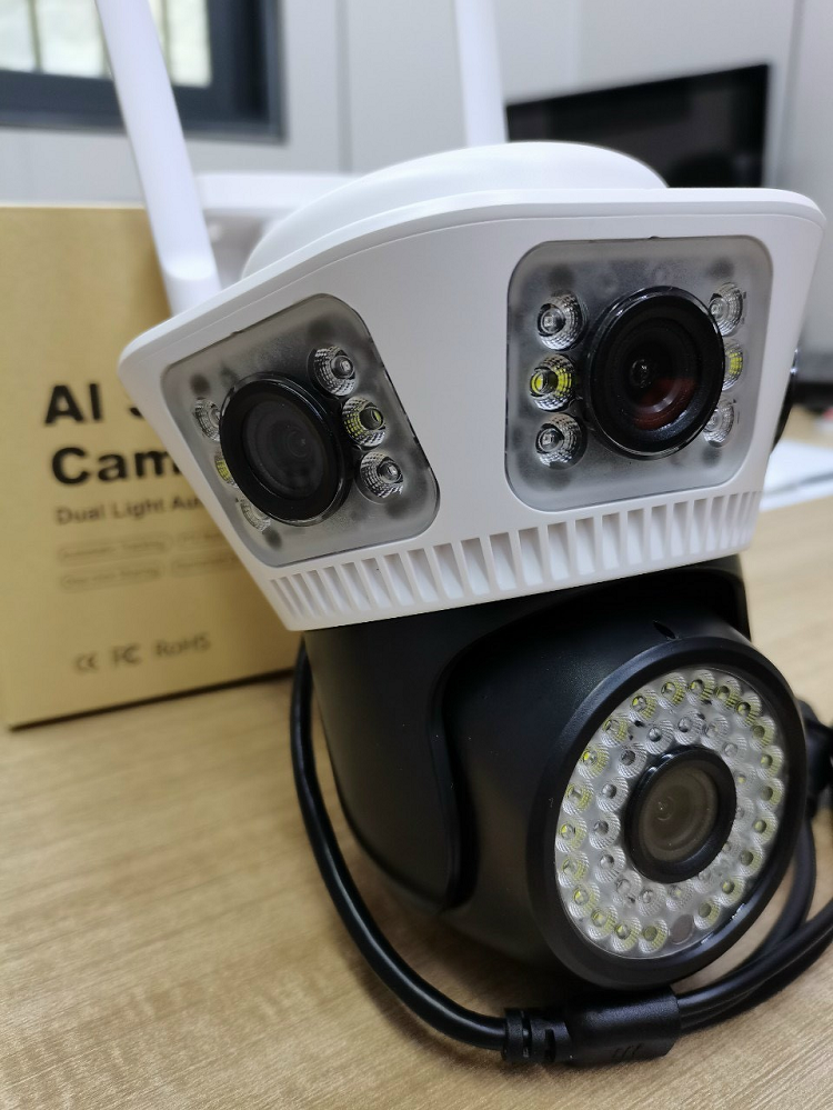 Camera Wi-Fi 4 mắt 3 khung hình YOOSEE Q54D-12MP (Mắt giả ở giữa có 6 LED TRÒN, 3 khung hình giám sát 3 khu vực cùng lúc, đàm thoại, có màu, 2 anten, thùng 12 hộp)