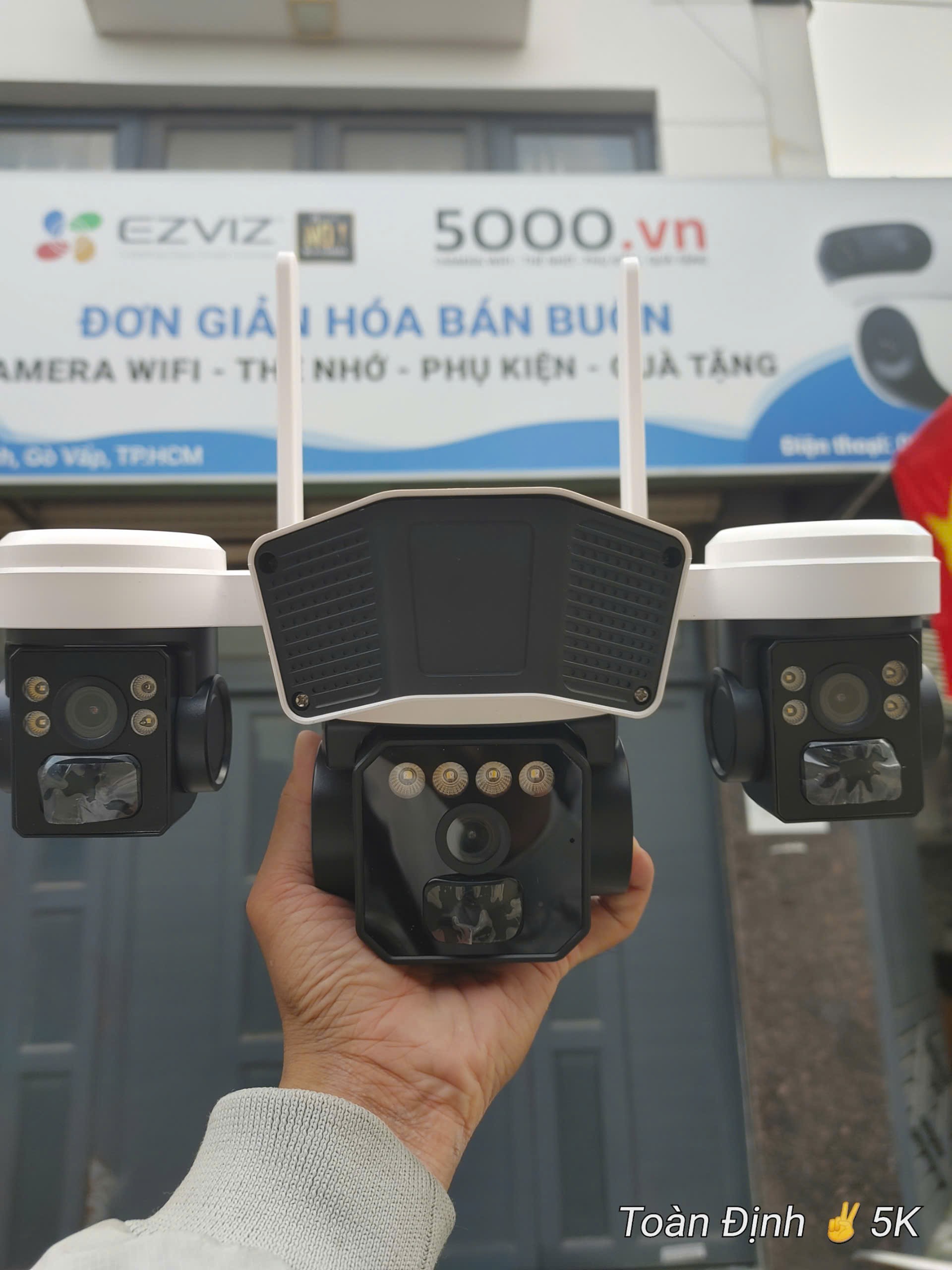 4G Net Solar PTZ Camera O-KAM PRO TL3 với 3 mắt xoay độc lập (Sim 4G, Tấm pin NLMT 12.000mAh, chân đế dài, xoay 360 độ , đàm thoại, có màu, thùng 12 hộp)