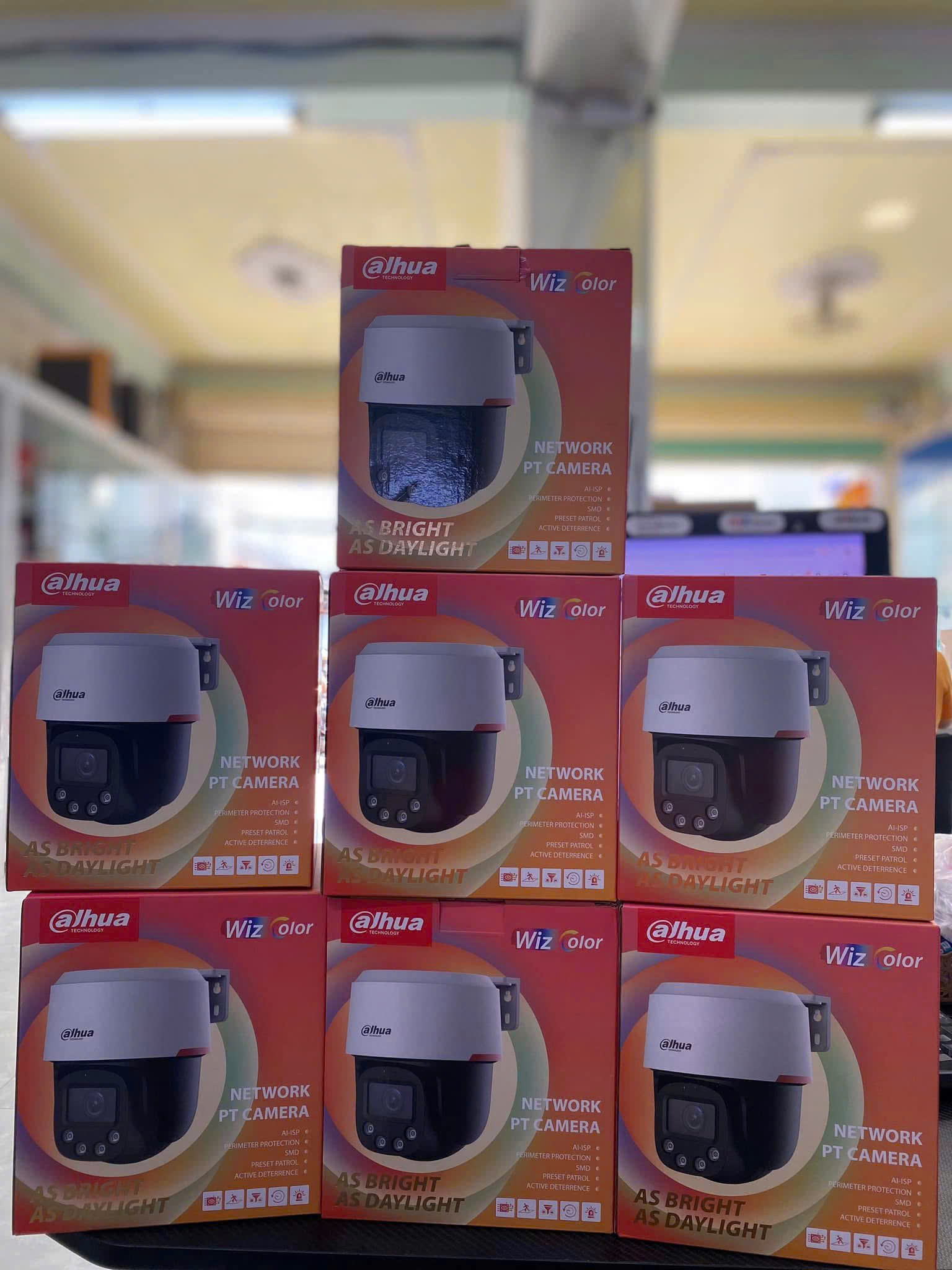 Camera IP có dây 4MP DAHUA DH-SD2C400NA-B-PV-PRO ( Camera ánh trăng, màu ngày như đêm)