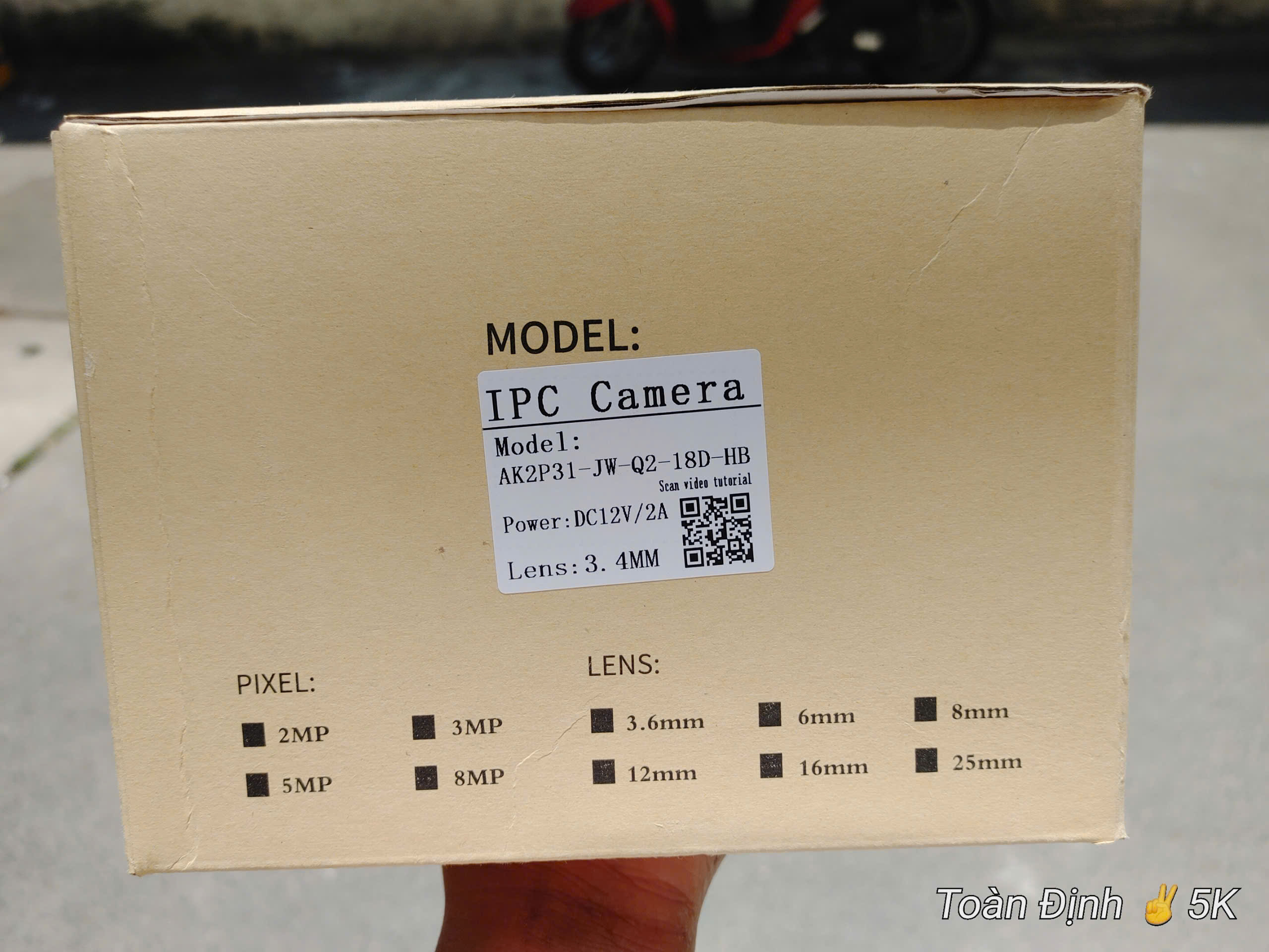 YOOSEE Q18D-16MP "Tròn" Camera WI-FI 2 mắt với 12 Led xoay + 6 Led Cố định, hộp carton 2 lớp, PTZ ngoài trời, Xoay 360, đàm thoại, có màu, 2 Anten Wifi 6 - 2.4Ghz, thùng 30c